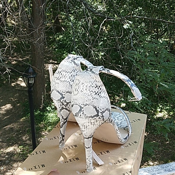 Great dancing shoes , Size 9.5 , very fashionable - Picture 3 of 3